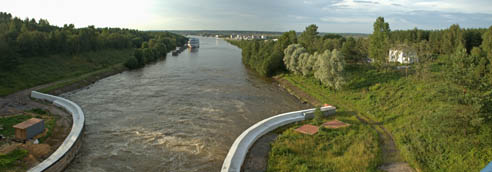 Шлюз Волго-Балтийского канала им. В.И. Ленина. Вид в сторону Онежского озера