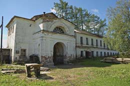 Александро-Ошевенский мужской монастырь. Святые ворота и настоятельский корпус