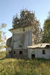 Никольская церковь в селе Бережная Дубрава (1678 г.). Вид с севера